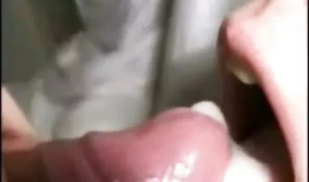 يوري كويزومي يلعق سيارتين بهيكل في جنس أجنبي نفس الوقت