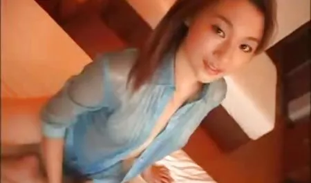 جميل شقراء نعومي الغابات تمتص والملاعين جنس اجنبي نار رجل عجوز